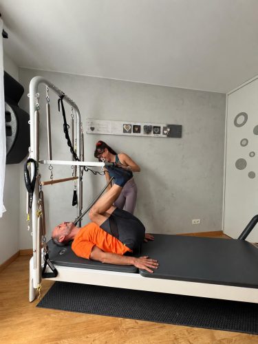 Heidi Tascon pendant une séance de Pilates chez NutriPilates à Villaz